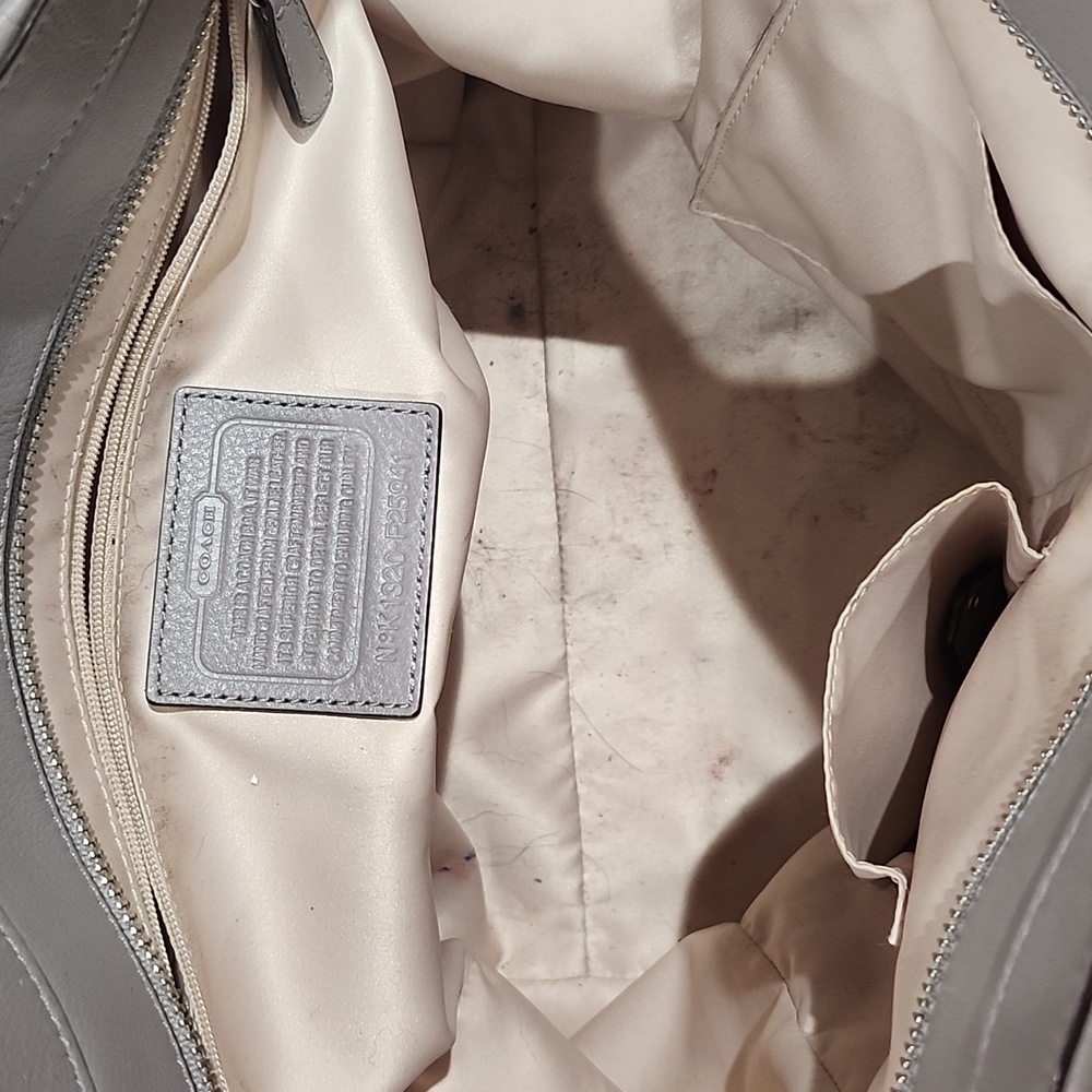 COACH LARGE TOTE AND MATCHING WALLET - Picture 11 of 12